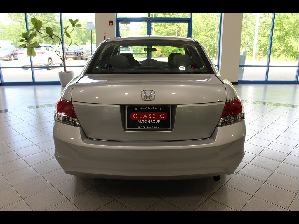 Used 2008 Alabaster Silver Metallic Honda LX image 6
