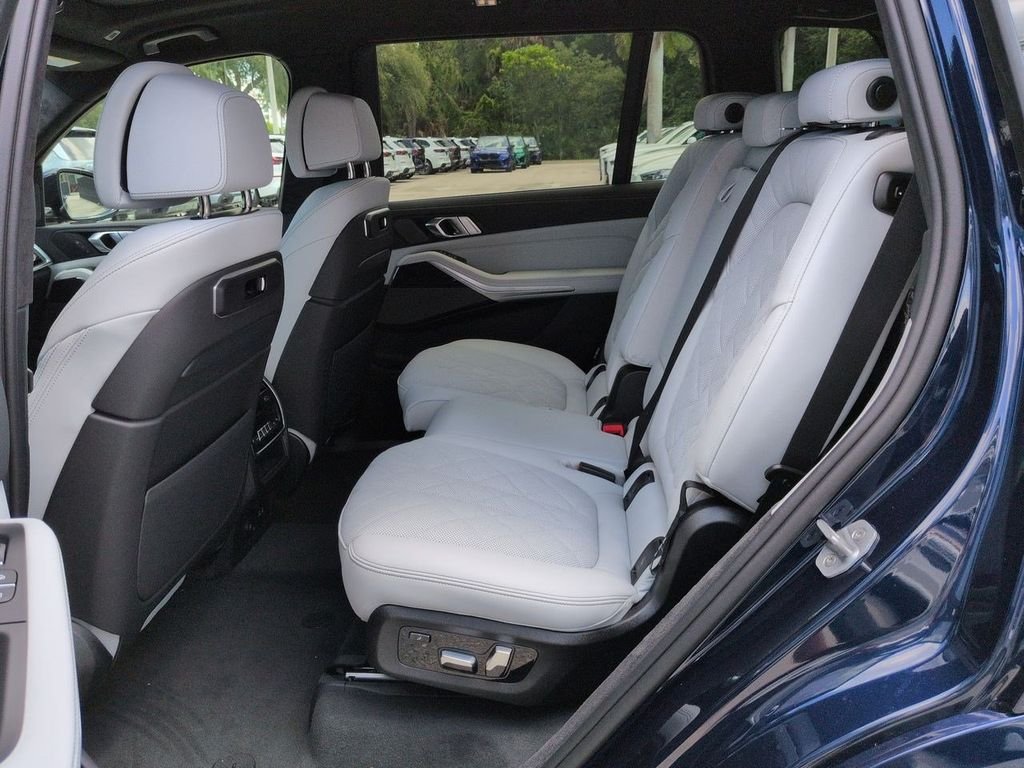 New 2027 Tanzanite Blue II Metallic BMW xDrive40i image 14