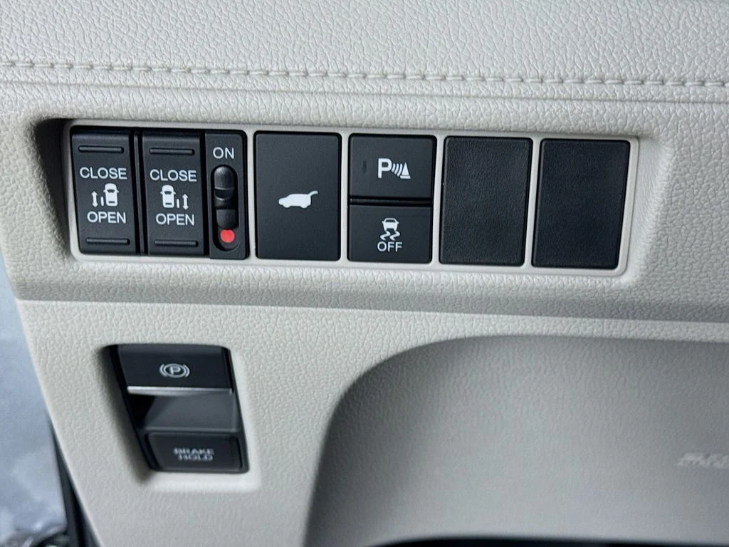 Certified Used 2026 Silver Honda Touring image 13