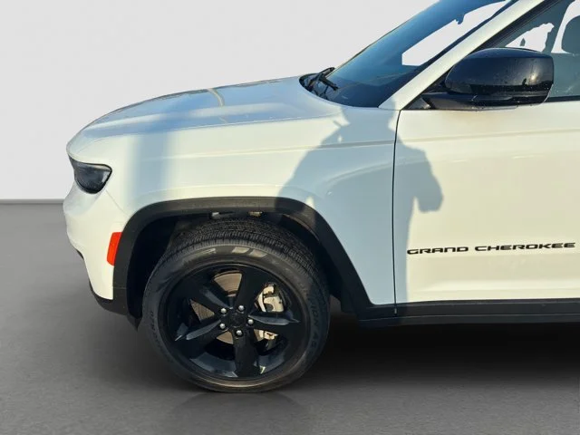 Used 2025 White Jeep Altitude X 4x4 image 10