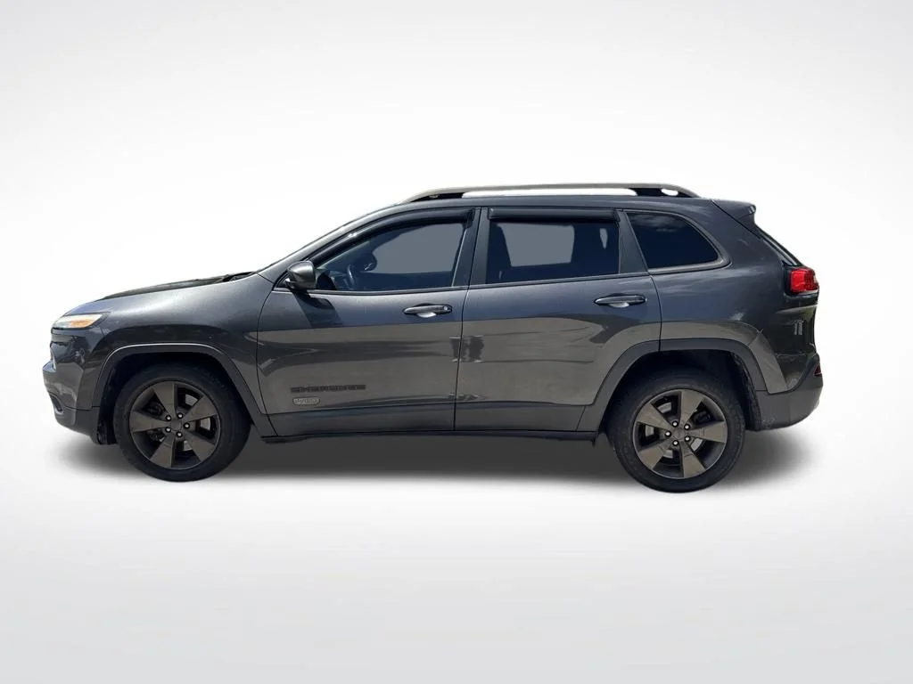 Used 2016 Granite Crystal Clearcoat Metallic Jeep Latitude image 8