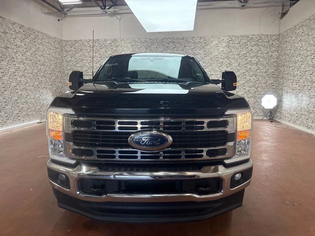 Used 2023 Agate Black Metallic Ford XLT image 2