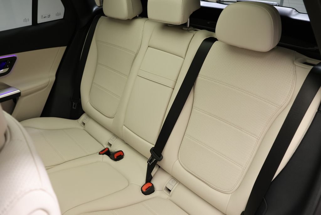 Used 2027  Mercedes-Benz GLC 300 image 43