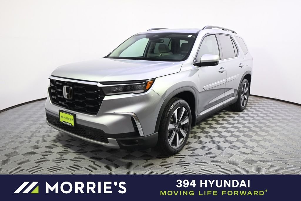 2023 Honda Pilot Touring AWD's photo