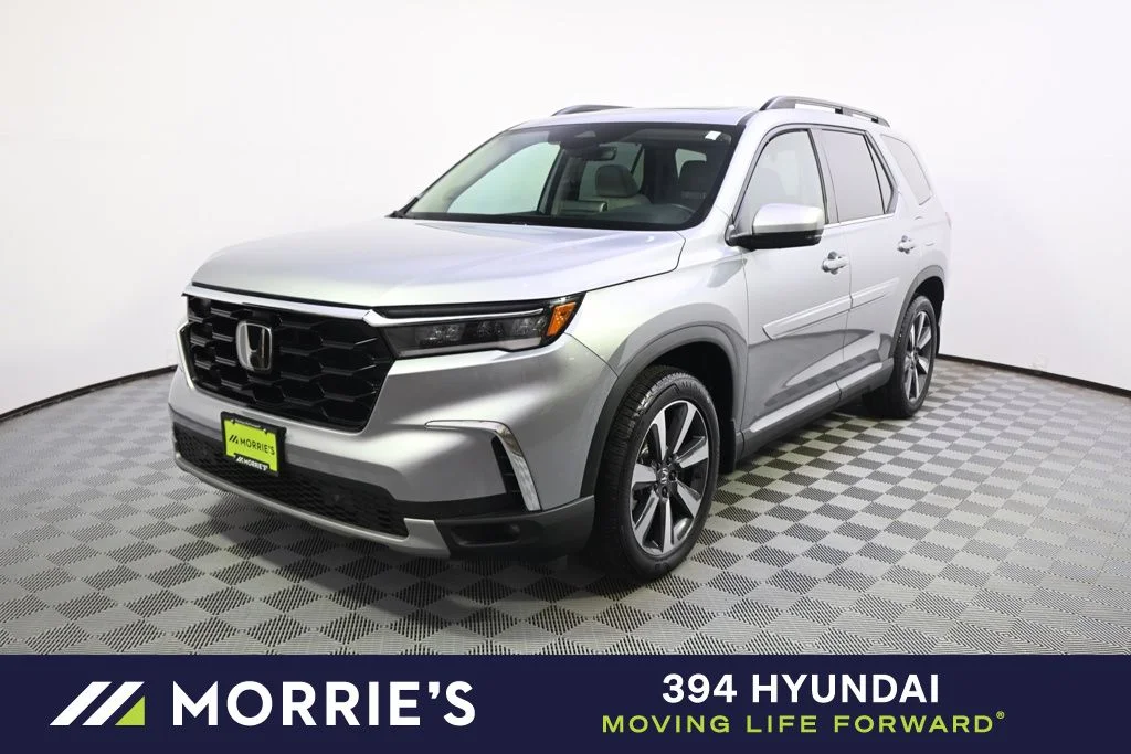 2023 Honda Pilot Touring AWD's photo