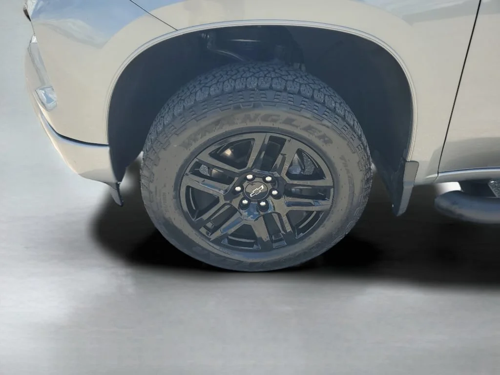 Used 2023 STERLING GRAY METALLIC Chevrolet Custom image 25