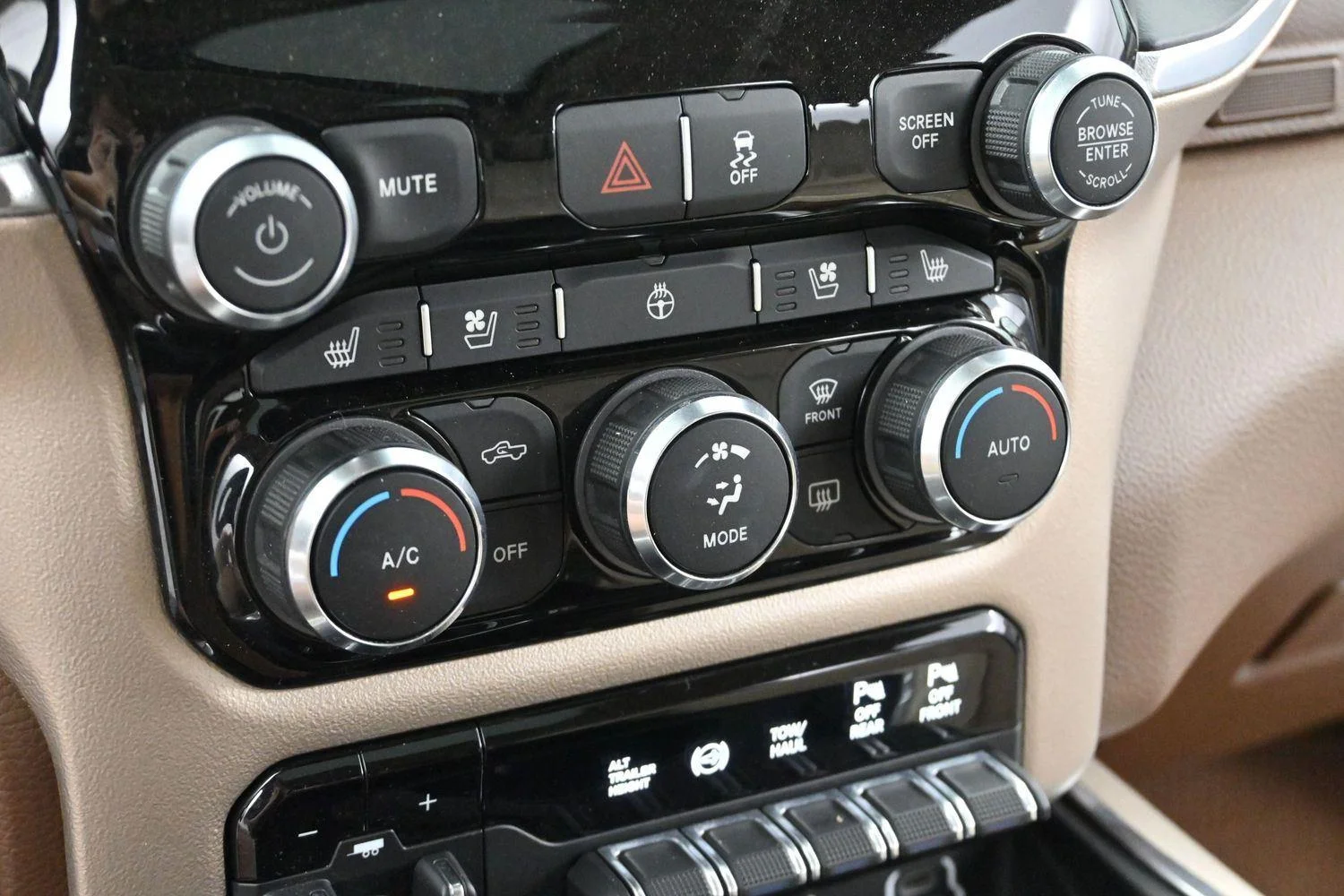 Used 2019 Black Forest Green Pearlcoat Ram Laramie image 22