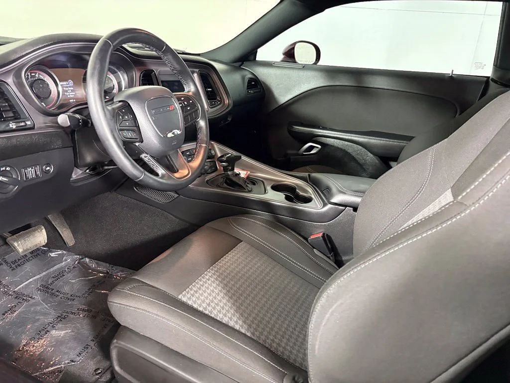 Used 2023 Red Dodge SXT image 21