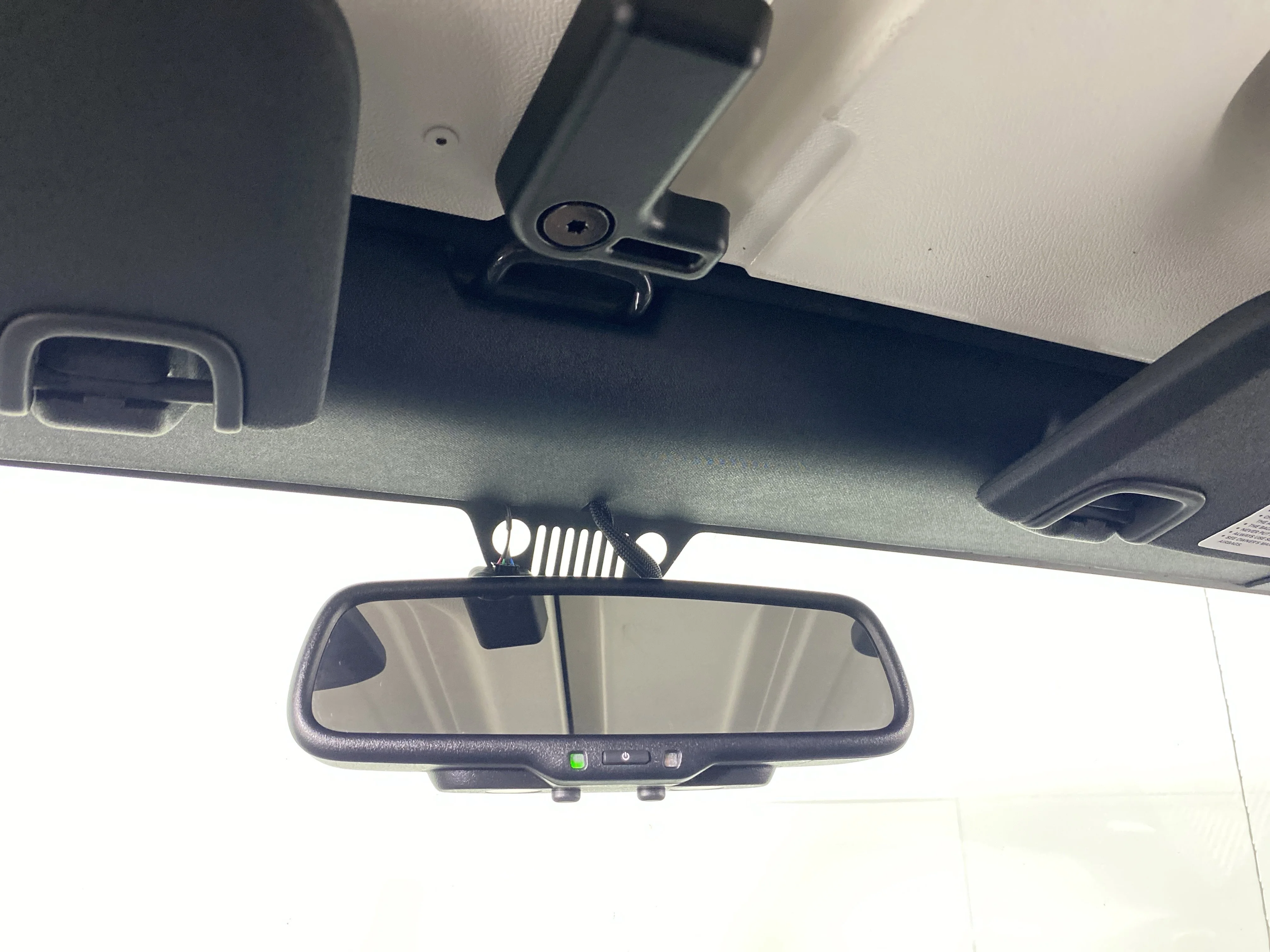 Used 2018 Granite Crystal Metallic Clearcoat Jeep Sport S image 21