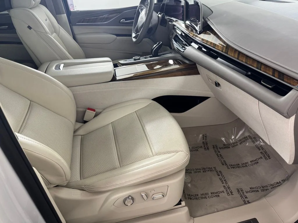 Used 2024 Crystal White Tricoat Cadillac Sport Platinum image 33