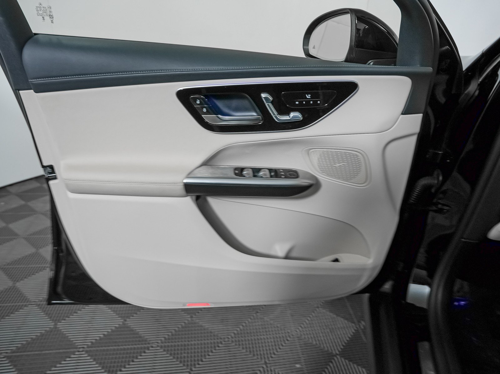 Certified Used 2024 Black Mercedes-Benz GLC 300 image 18