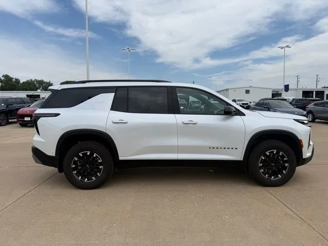 Used 2025 Iridescent Pearl Tricoat Chevrolet Z71 image 2