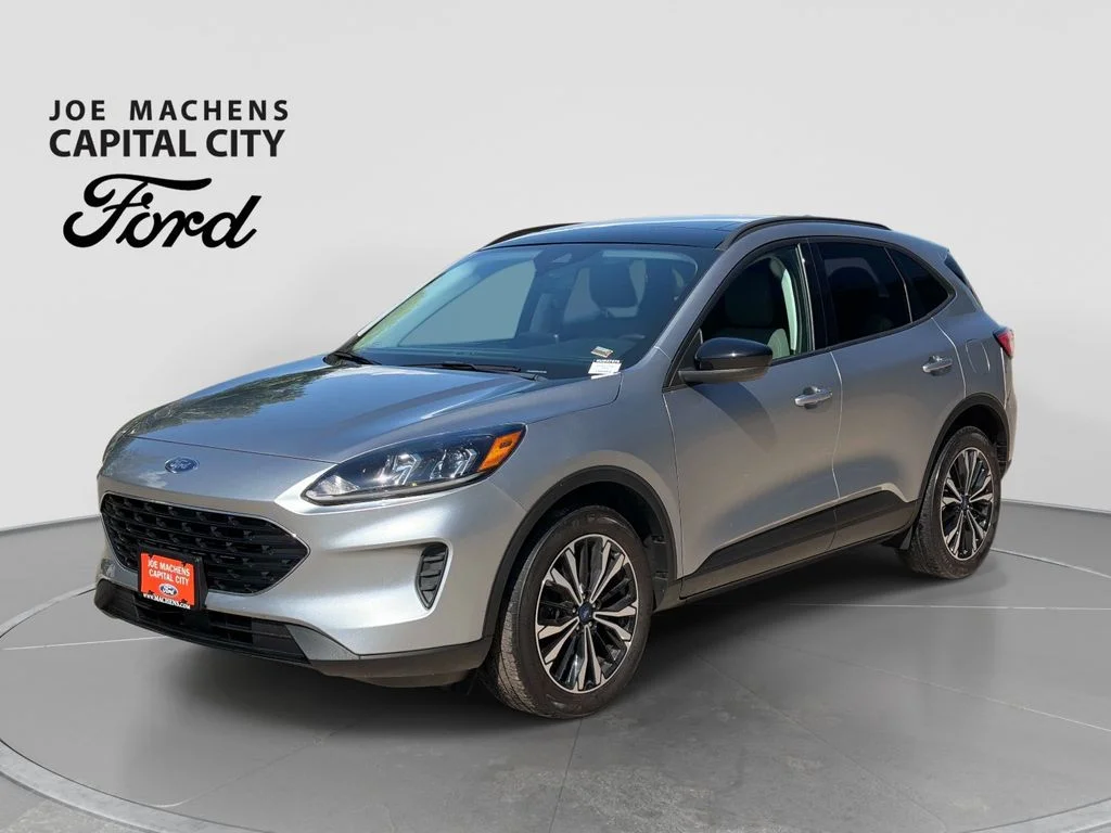 Used 2022 Iconic Silver Metallic Ford SE image 9