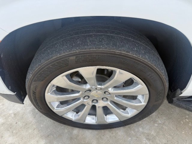 Used 2021 Iridescent Pearl Tricoat Chevrolet Premier image 9