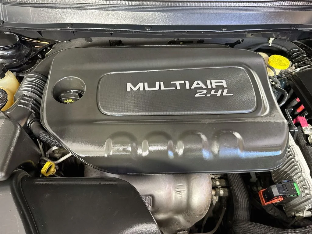 Used 2016 Black Jeep Latitude image 37