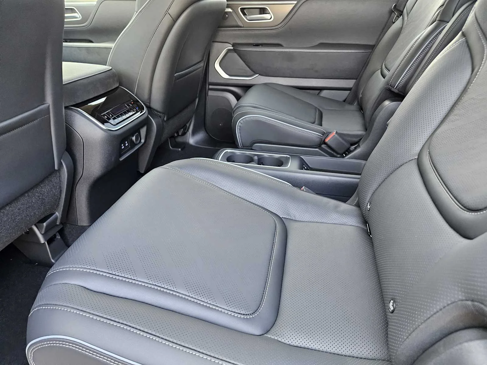 New 2026 RADIANT WHITE INFINITI Luxe 2WD image 21