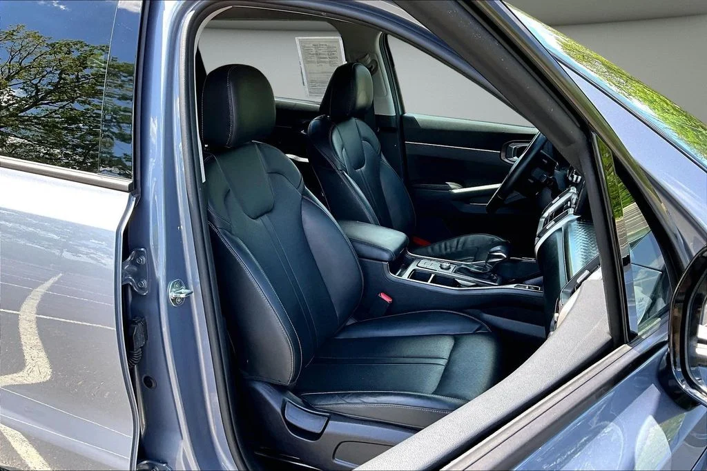 Certified Used 2022 Silver Kia S image 29