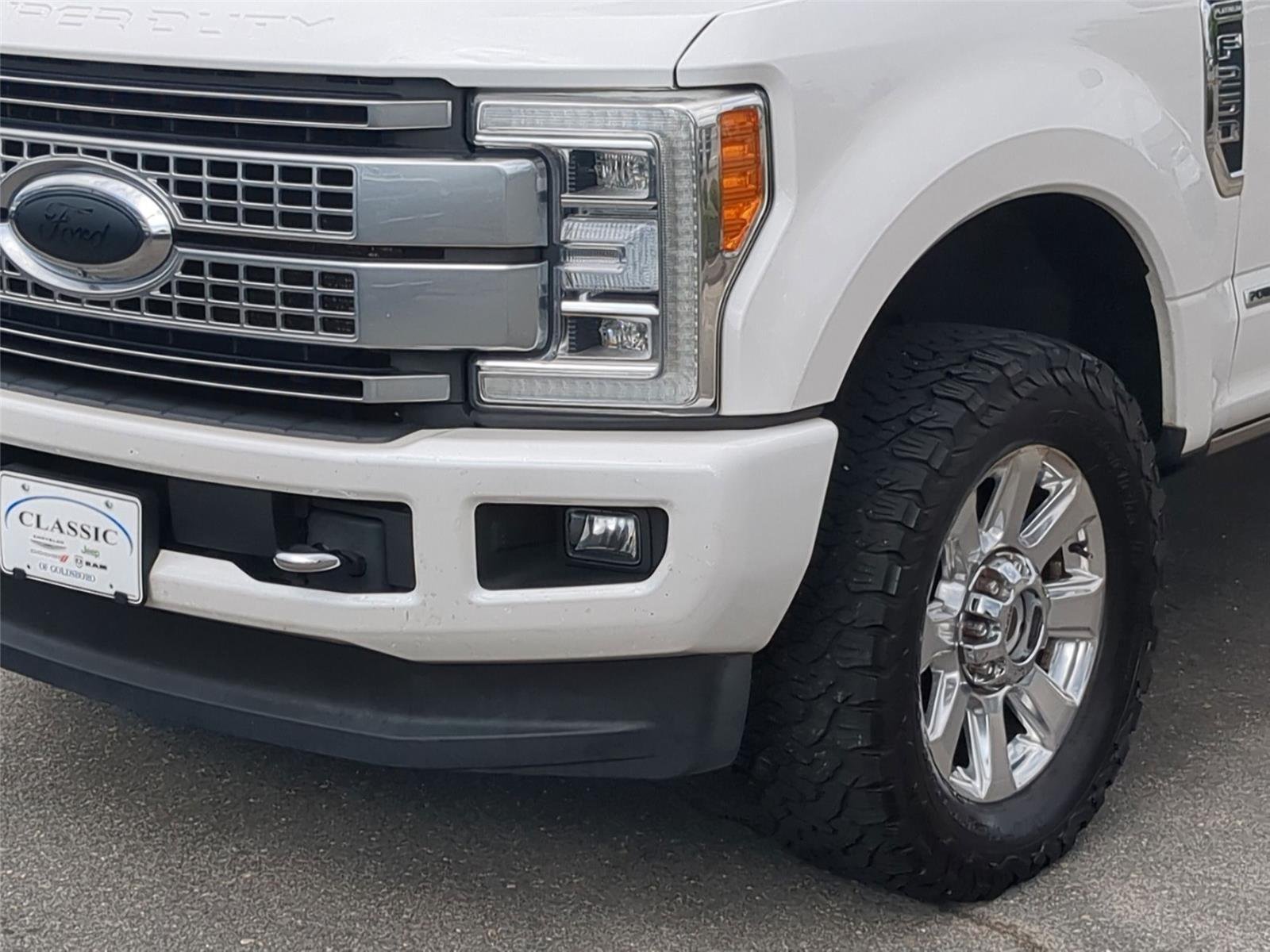 Used 2019 White Platinum Metallic Tri-Coat Ford Platinum image 9