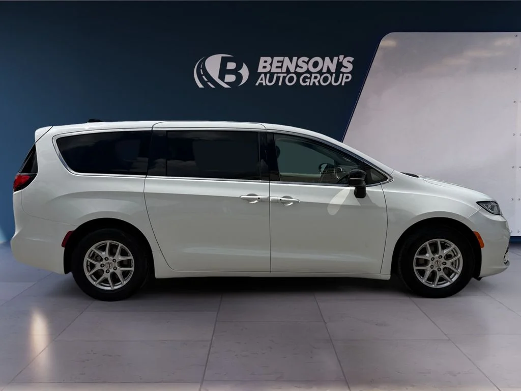 Used 2024 White Chrysler Touring L image 6