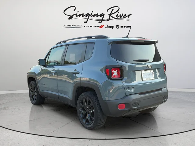 Used 2017 Gray Jeep Latitude image 5