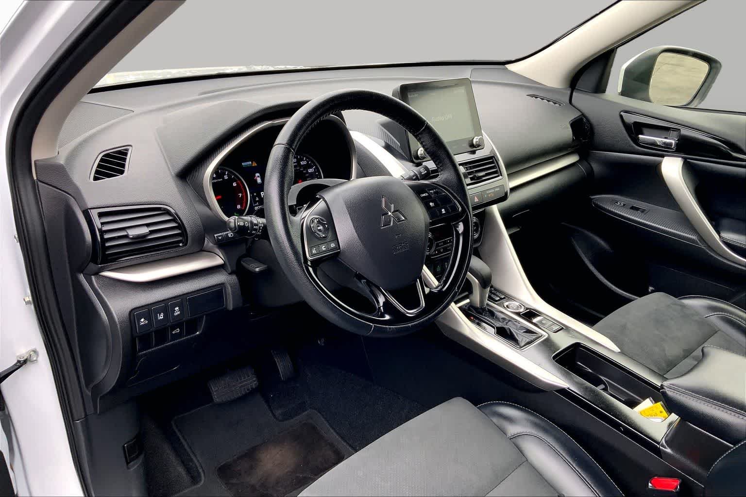Used 2024 White Diamond Mitsubishi SE image 16