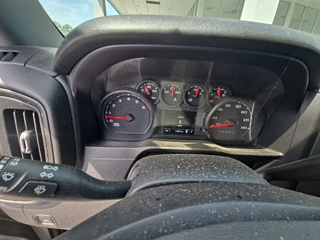 Used 2020 SHADOW GRAY METALLIC Chevrolet Custom image 19