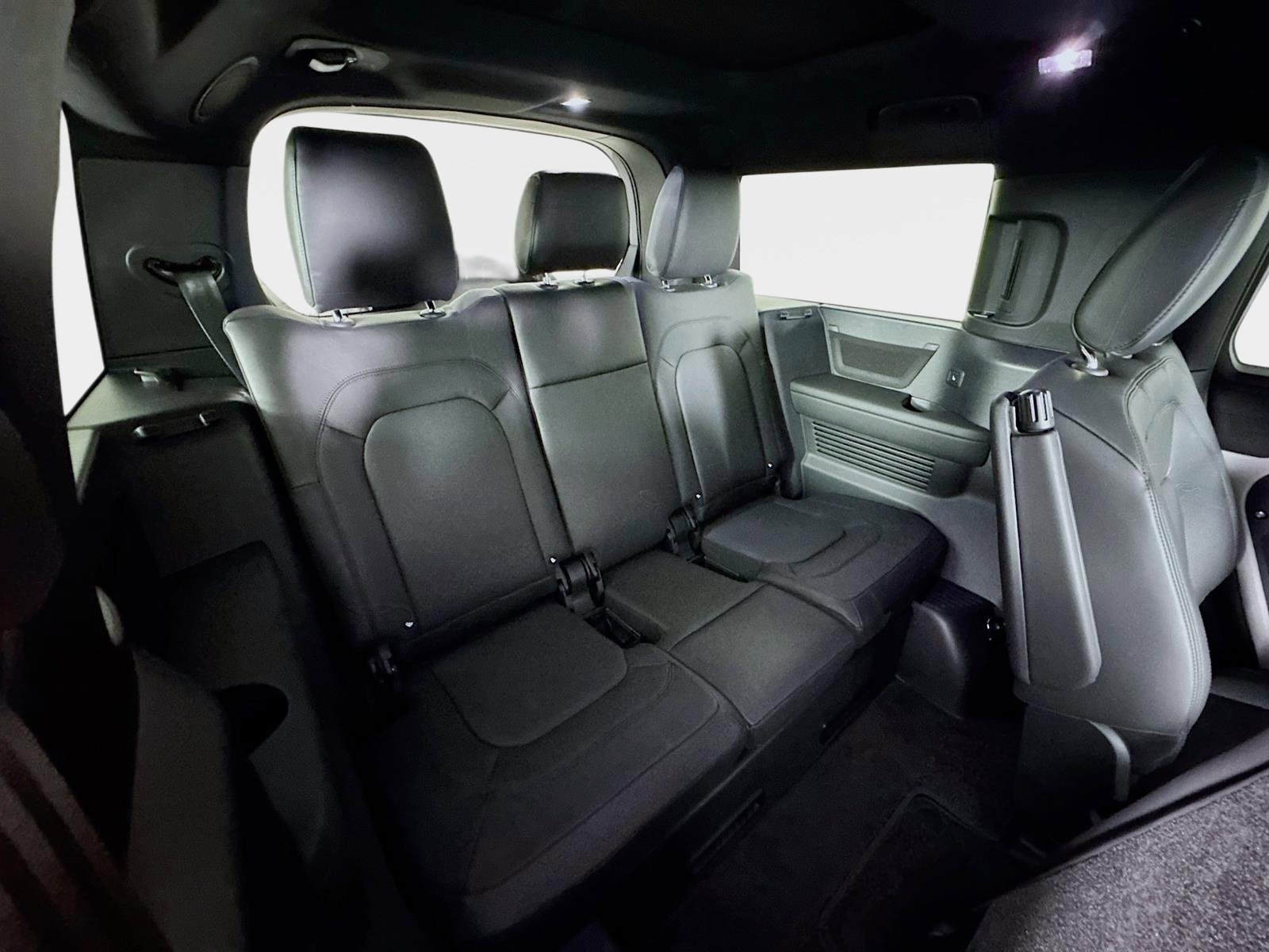 Used 2026 Gray Land Rover X-Dynamic SE image 35