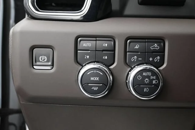 Used 2025 White Frost Tricoat GMC Denali image 13