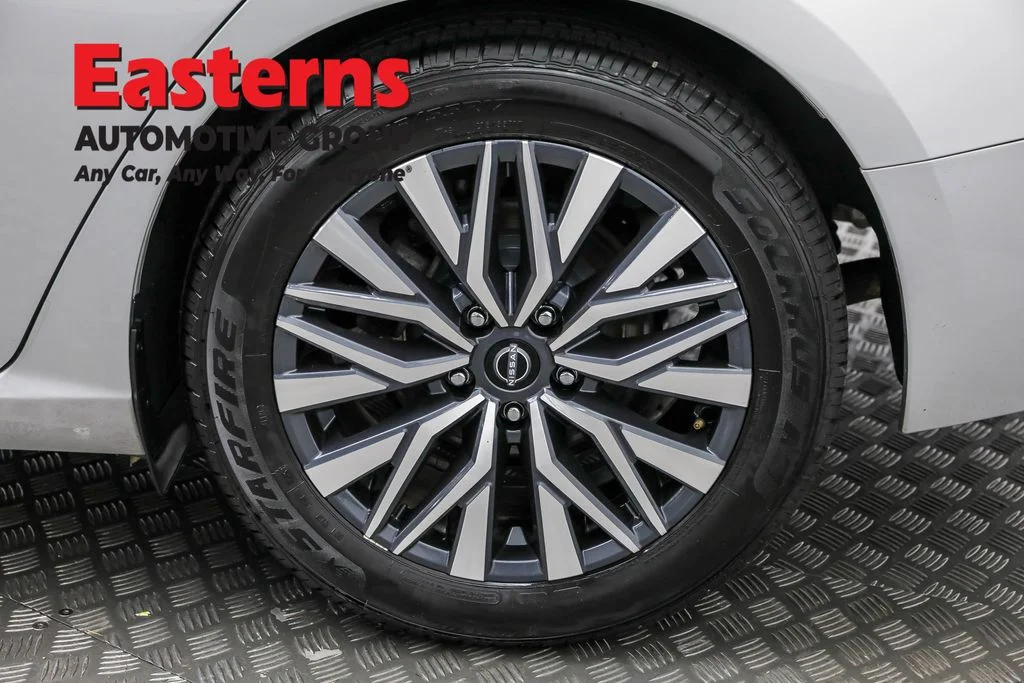 Used 2023 Silver Nissan 2.5 SV image 32