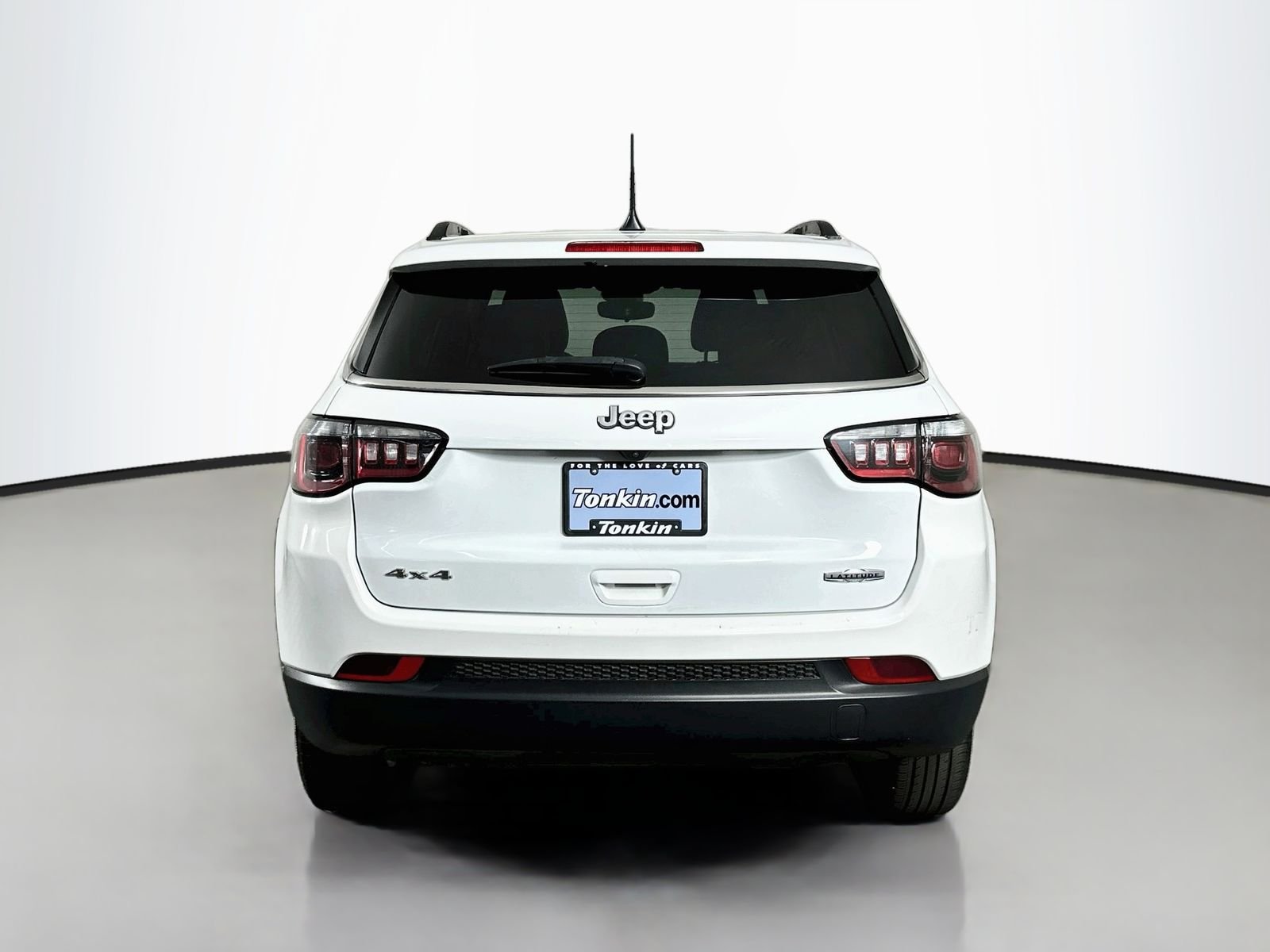 Used 2024 Bright White Clearcoat Jeep Latitude image 6