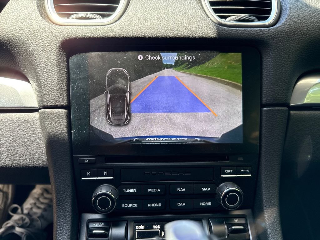 Used 2017  Porsche Base image 17