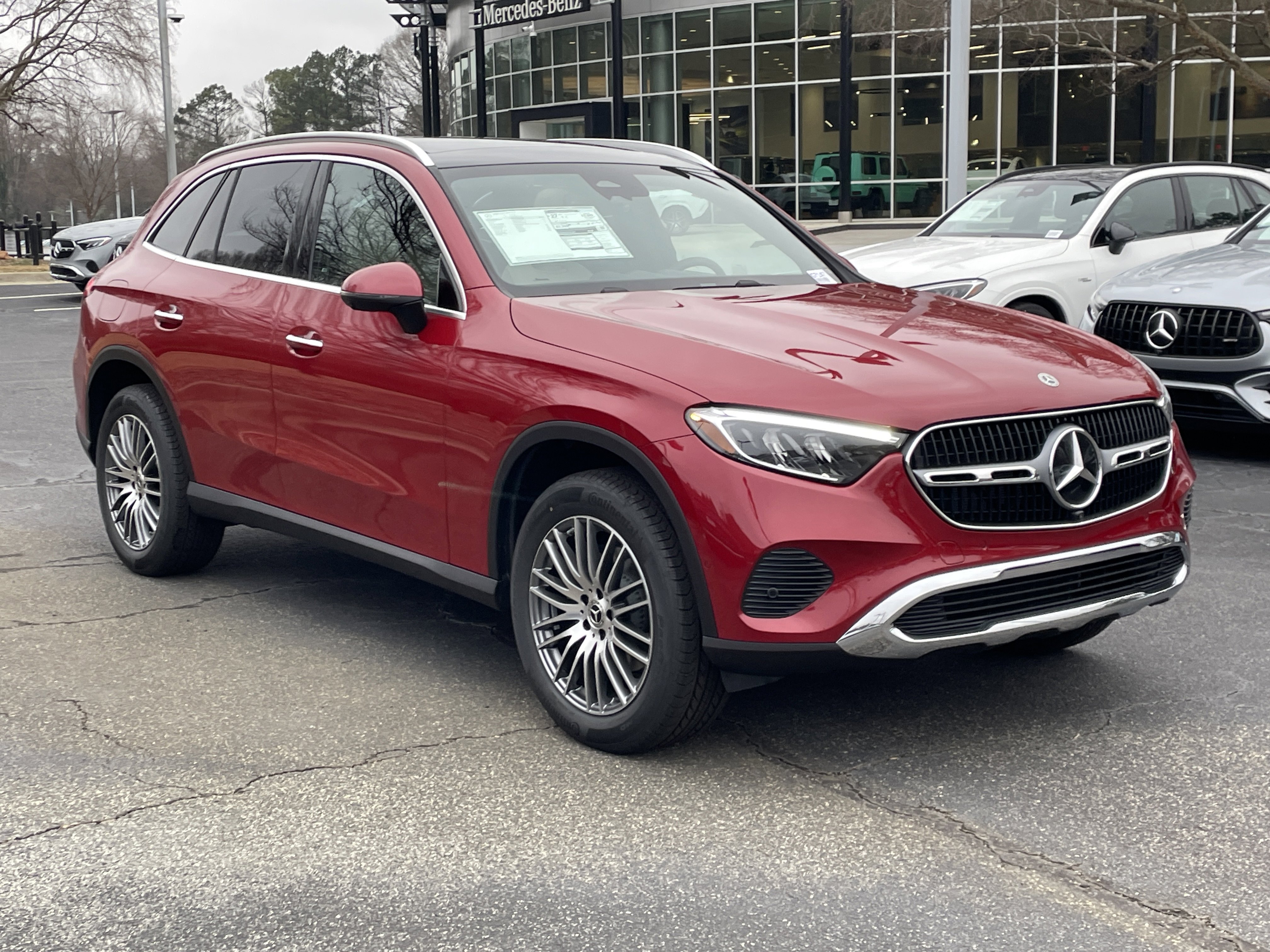 New 2026 MANUFAKTUR Patagonia Red Metallic Mercedes-Benz GLC 300 SUV image 4