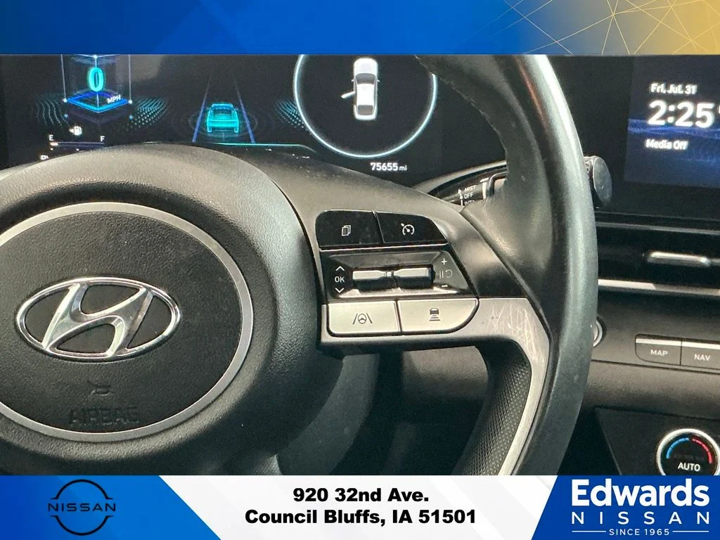 Used 2023 Blue Hyundai SEL image 15