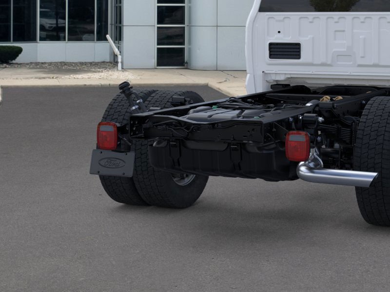 New 2026 Oxford White Ford F-450® XL image 54