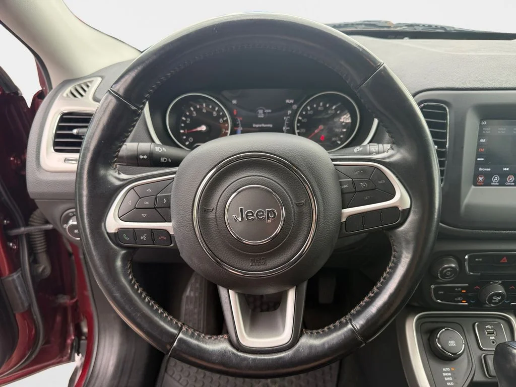 Used 2021 Velvet Red Pearlcoat Jeep Latitude image 11