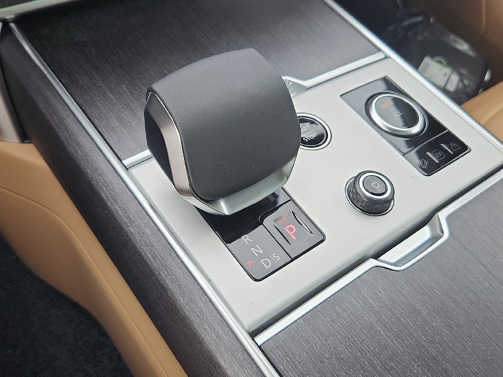 New 2027 Santorini Black LAND ROVER  image 7