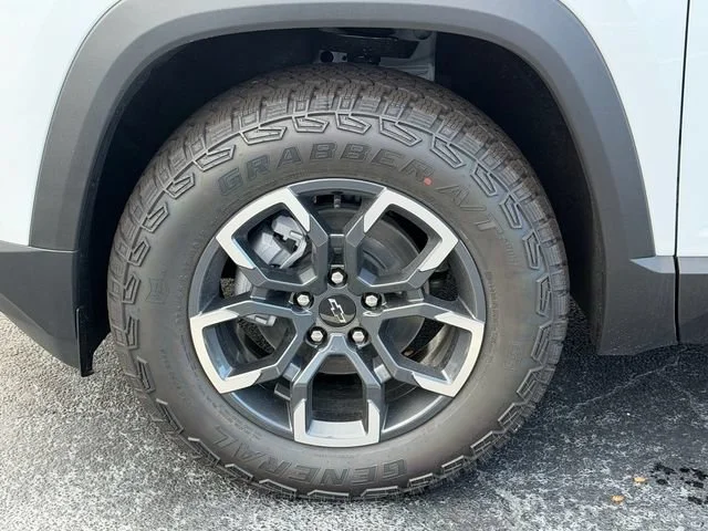 New 2026 Polar White Tricoat Chevrolet ACTIV image 9