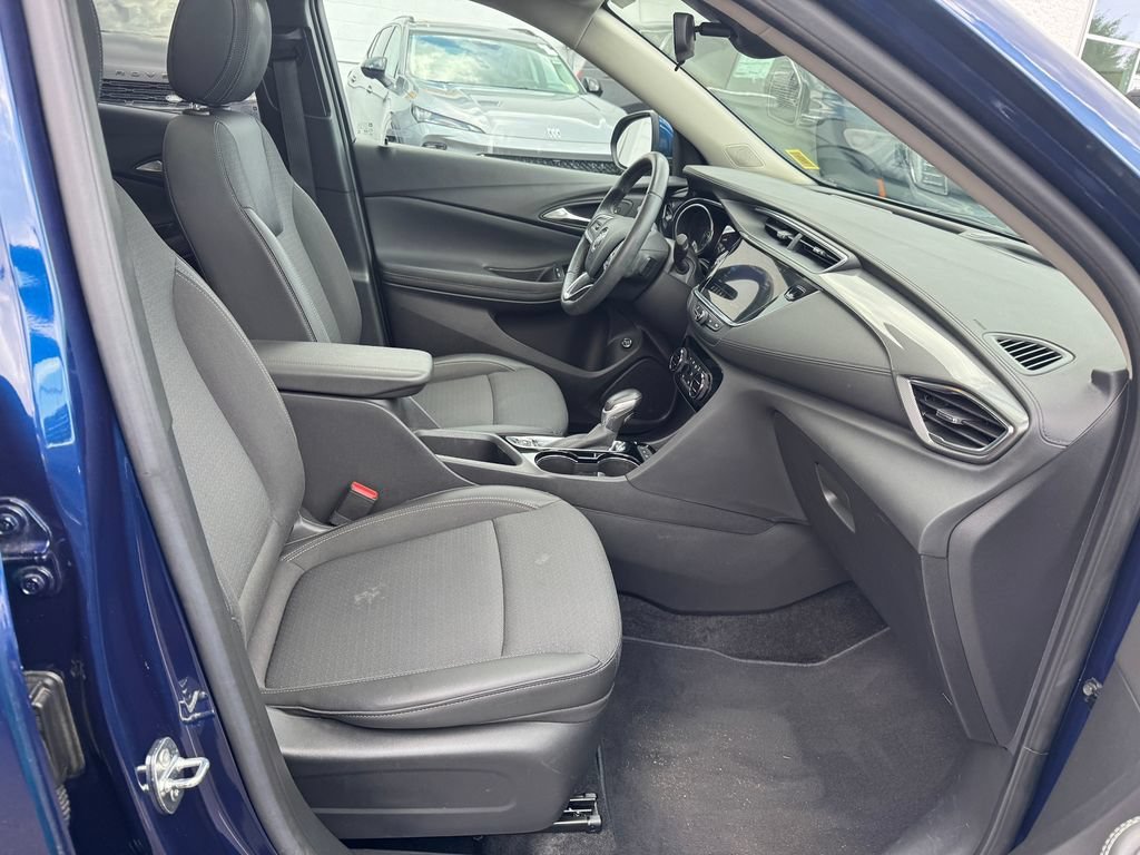 Used 2023 Sapphire Metallic Buick Select image 30