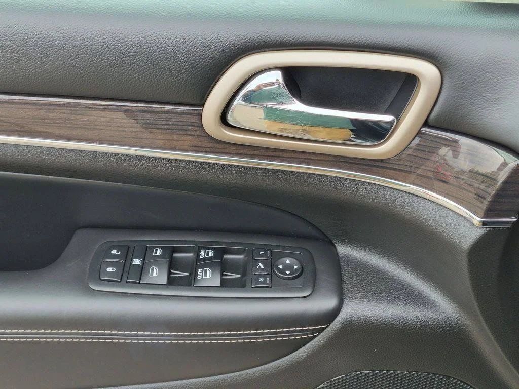 Used 2017 Black Jeep Overland image 12
