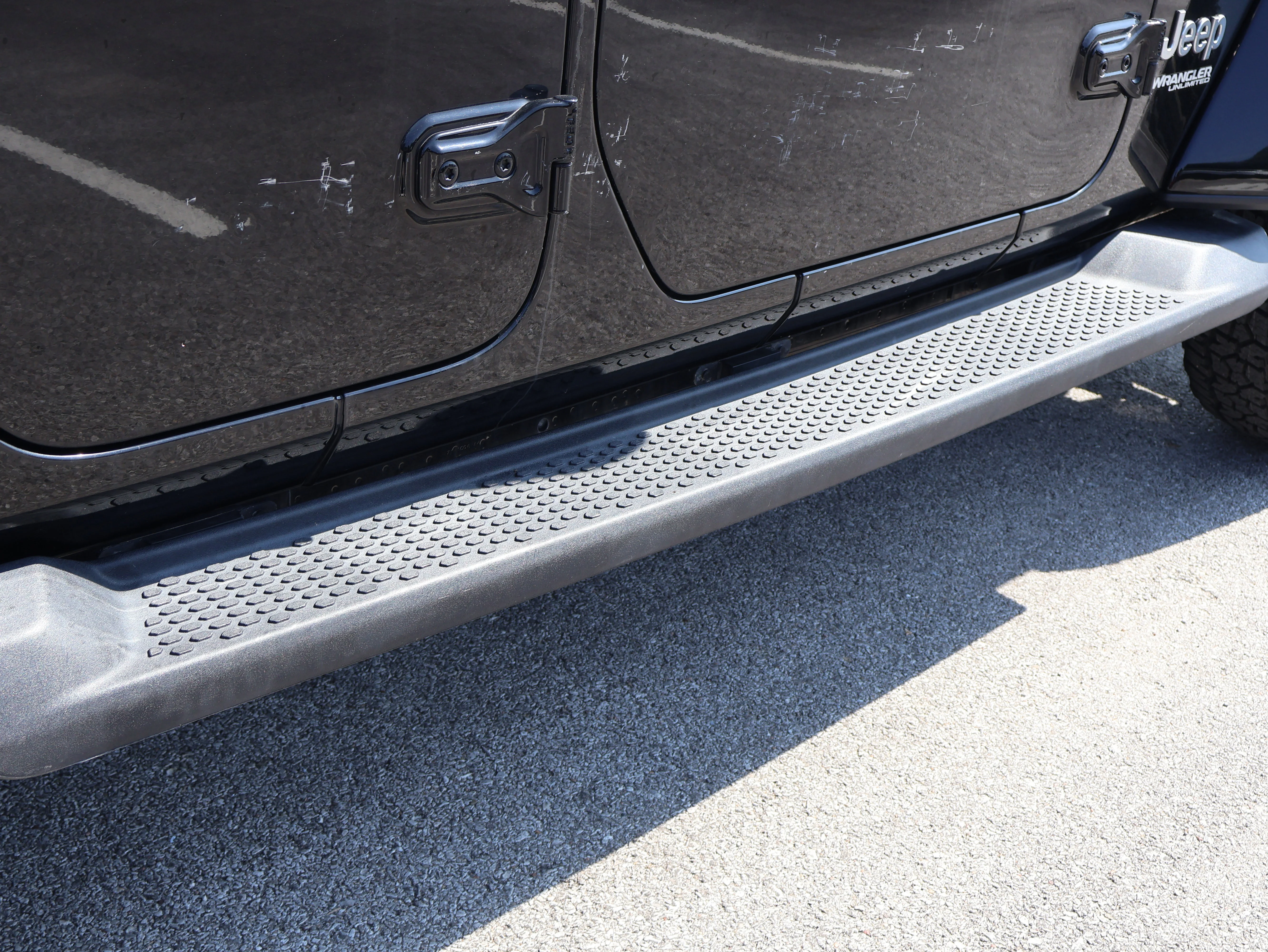 Used 2019 Black Clearcoat Jeep Sahara image 8