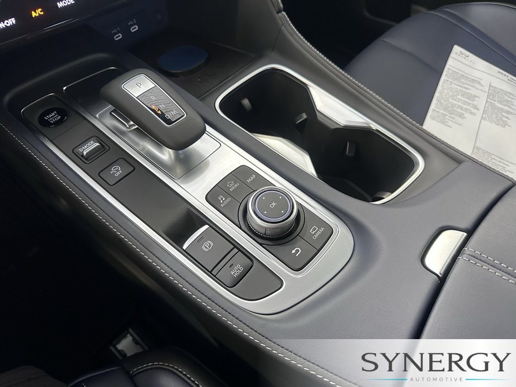 New 2027 2T RAD WHT INFINITI Sport AWD image 13
