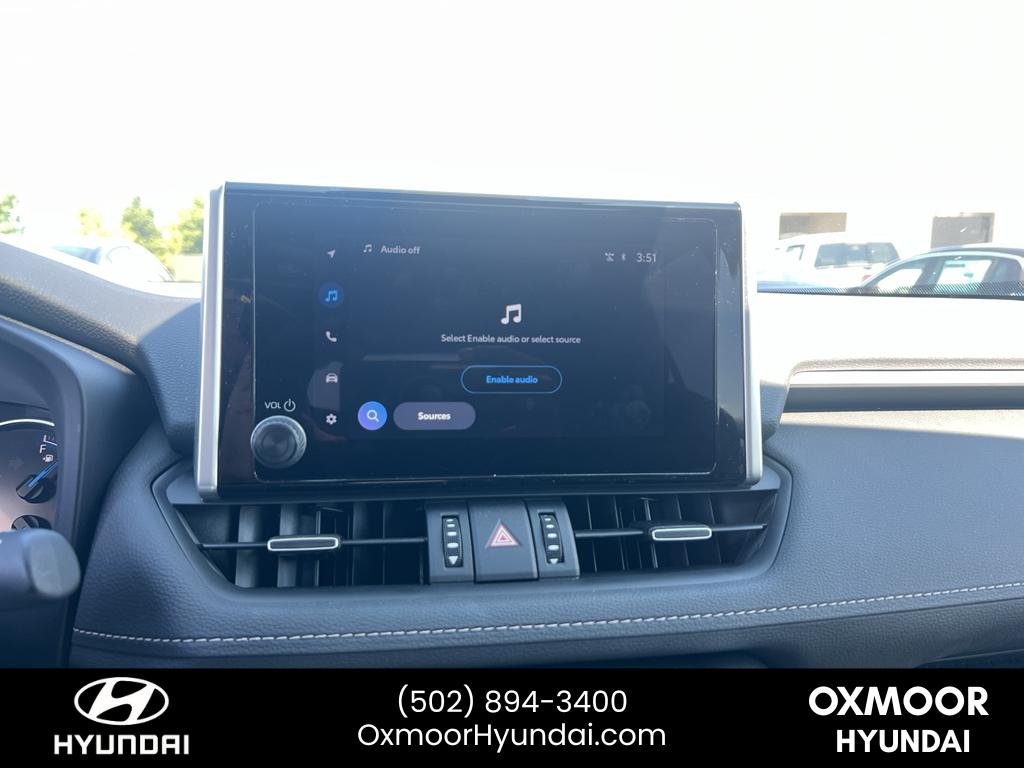 Used 2025 Wind Chill Pearl Toyota Hybrid XLE Premium image 19