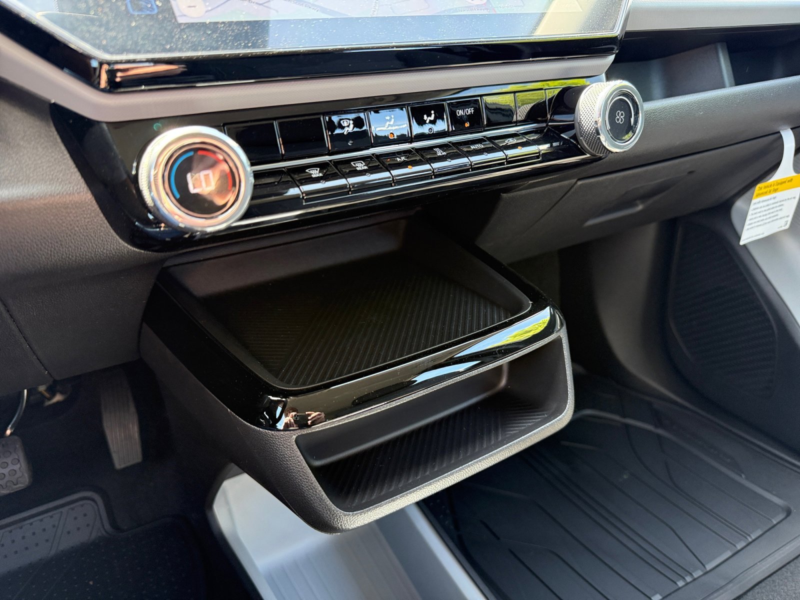 2027 Chevrolet Bolt LT - Photo 13