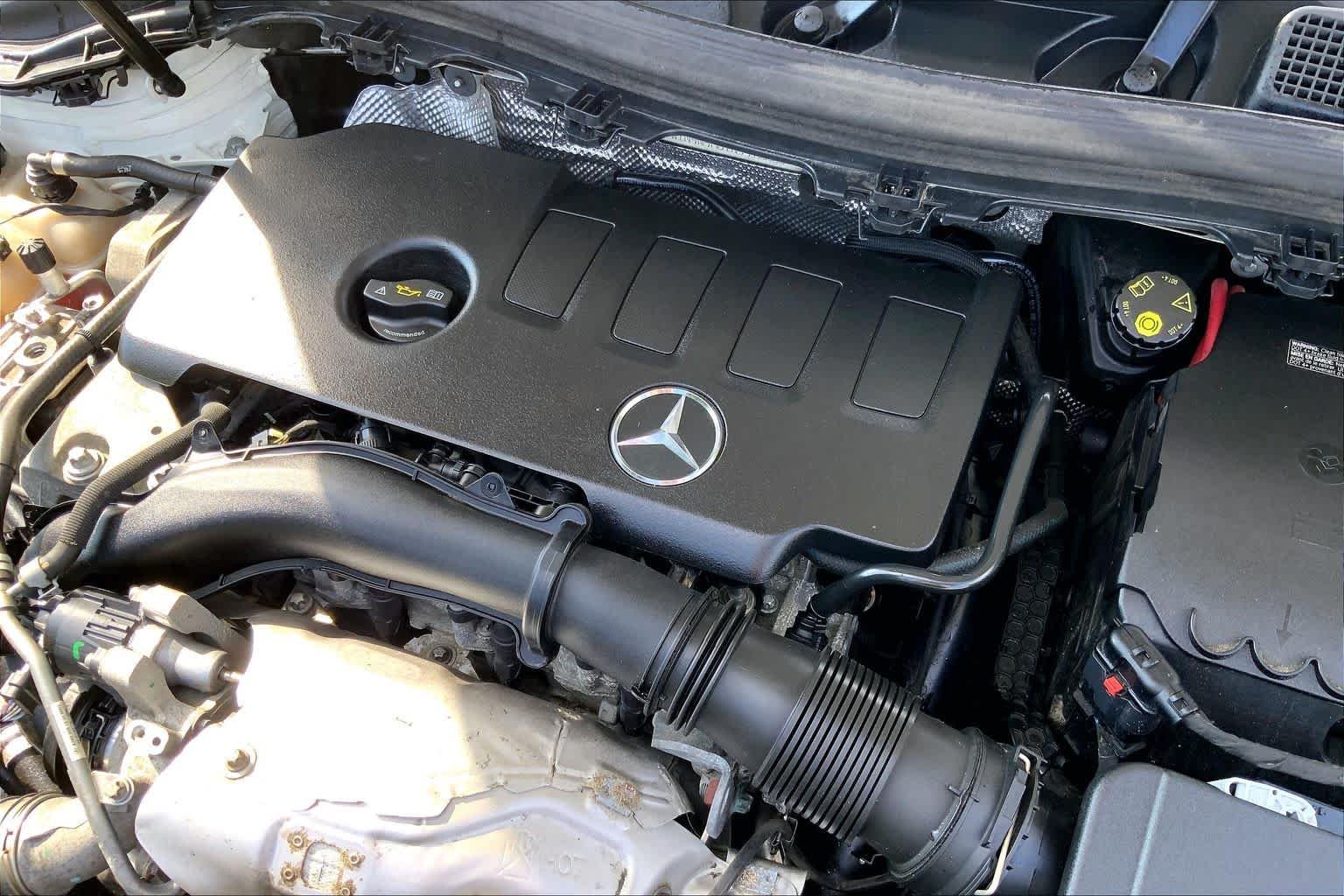 Used 2022 Polar White Mercedes-Benz GLA 250 image 33