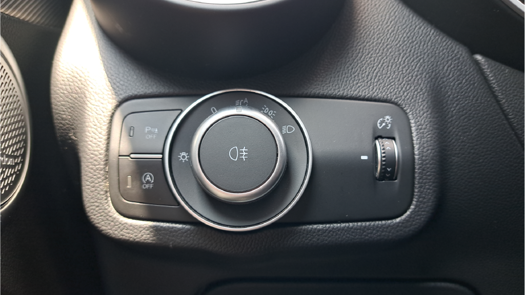 Used 2018 Red Alfa Romeo Base image 23