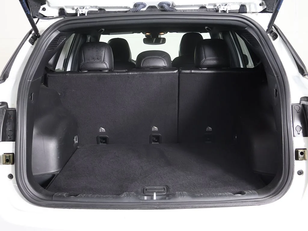 Used 2023 White Jeep Trailhawk image 18