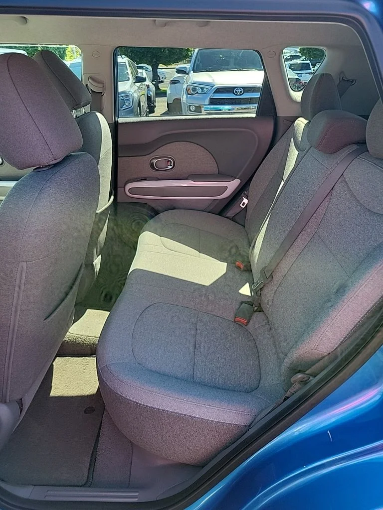 Used 2017 Caribbean Blue w/Clear White Roof Kia Base image 12