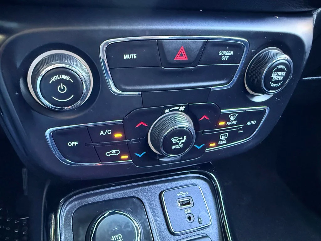 Used 2019 Black Jeep Latitude image 34