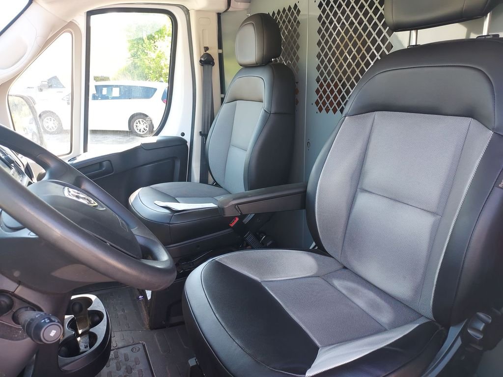 Used 2020 White Ram Base image 17