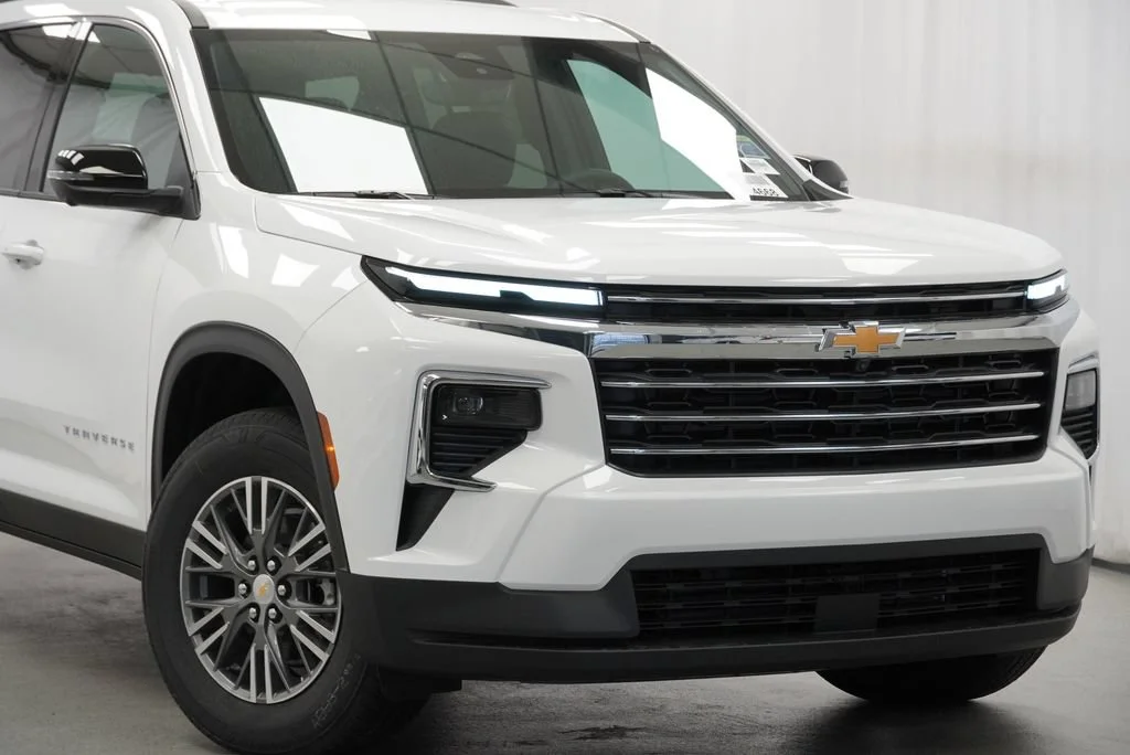 New 2027 Summit White Chevrolet LT image 8